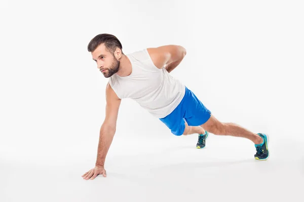 Halb gedrehtes Ganzkörperporträt konzentrierter, selbstbewusster, sportlicher — Stockfoto