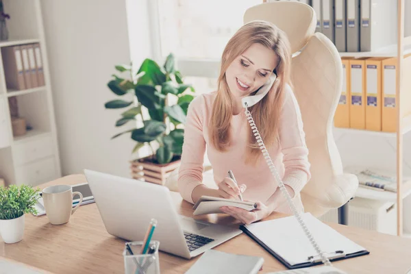 Manager imprenditore freelancer successo professionisti notano — Foto Stock