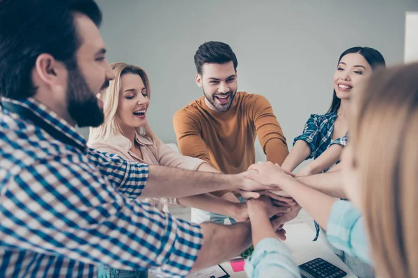 Accordo, realizzazione, stretta di mano motivazione concetto di connessione . — Foto Stock