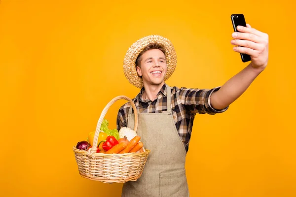 Moderne technologie telefoon video-oproep internet zwervende tas maken — Stockfoto