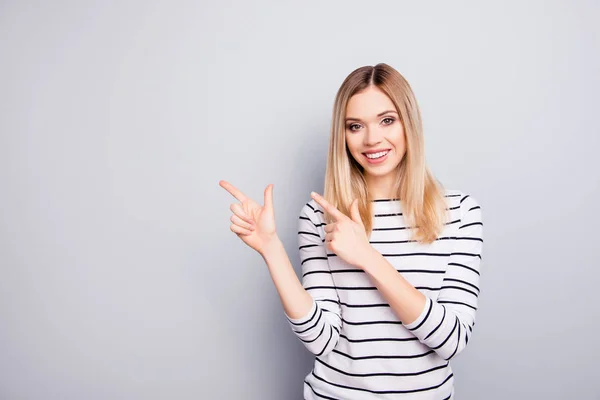 Retrato com lugar vazio para propaganda de bonito, encantador , — Fotografia de Stock