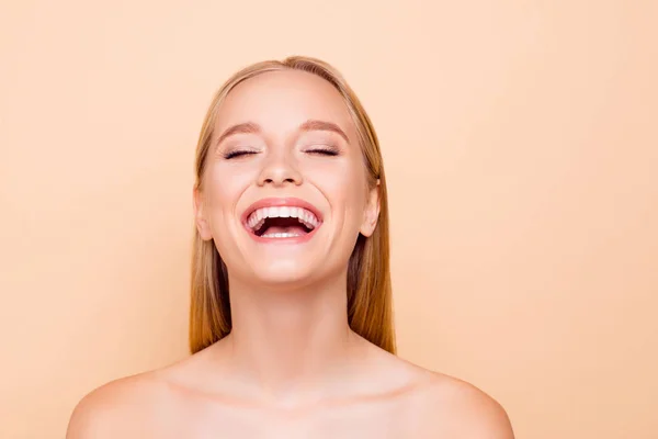 Positiv, glad, rolig, komisk, färska skratta naturligt naken gi — Stockfoto