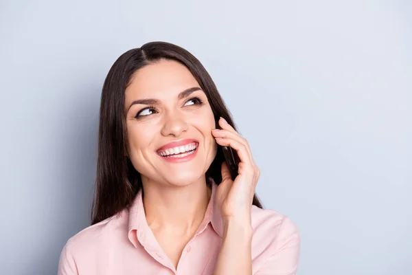 Portret van vrolijke, positieve, blij, charmante, mooi, brunette — Stockfoto