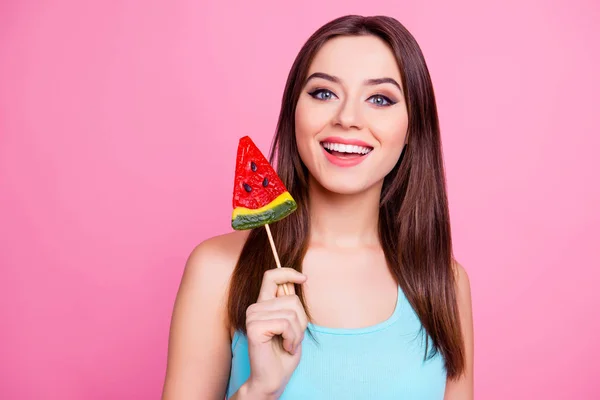 ¿Quieres caramelos? Retrato de atractivo encantador bastante juguetón — Foto de Stock