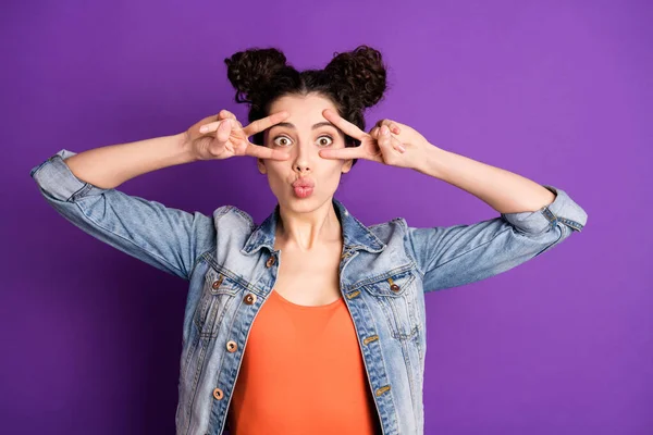 Portrait of funny funky girl have 14-february holiday date greet her boyfriend feel fun make v-signs near face send air kisses wear good-looking clothes isolated over violet color background — Stockfoto