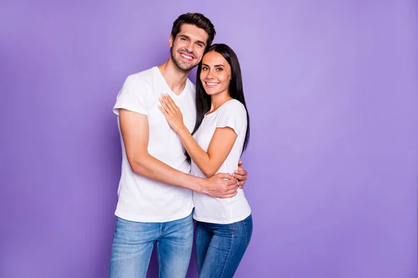 Portrait of his he her she nice attractive lovely charming affectionate cheerful cheery couple sweetheart life partners hugging isolated on purple violet lilac color pastel background — ストック写真