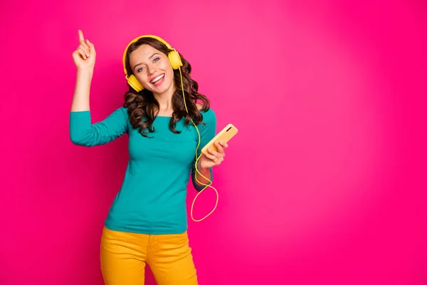 Photo of cheerful cute pretty sweet girlfriend dancing in yellow pants trousers rejoicing in having found old song she has been fond of isolated over pink vibrant color background — Stock Photo, Image