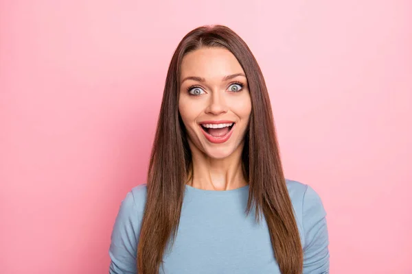 Photo of cheerful positive crazy overjoyed girl rejoicing in sales started in shopping mall nearby isolated pink pastel color background — Stock Photo, Image