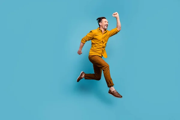 Full size profile side photo of cheerful crazy man cant wait black friday bargains jump hurry run fast wear good looking outfit sneakers isolated over blue color background — Stock Photo, Image