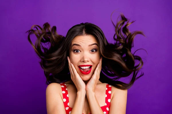 Close-up portrait of her she nice attractive lovely gorgeous cheerful cheery amazed wavy-haired girl showing omg expression isolated on bright vivid shine vibrant lilac purple violet background — Stock Photo, Image