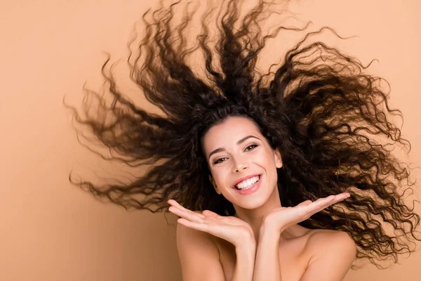 Close up photo beautiful amazing she her lady show great result after using new shampoo hair cure long wave hairdo flight funny funky pretty positive wear no clothes isolated beige background — 스톡 사진