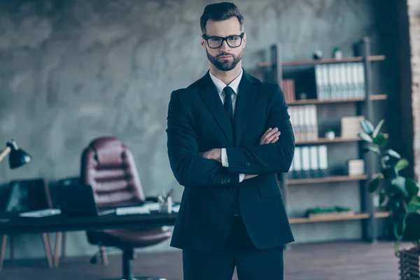 Photo of successful handsome business guy self-confident person company trainer arms crossed wear specs black blazer shirt tie pants belt suit costume standing office indoors — 스톡 사진