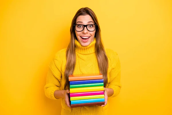 Amazed crazy funky school girl teen want start her study day go library get pile stack order copybooks impressed scream wow omg wear knitted collar jumper isolated bright yellow shine color background — Stock Photo, Image