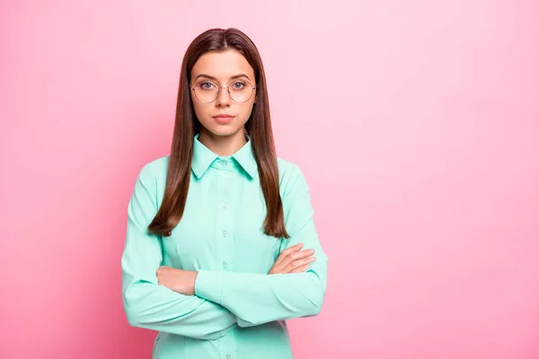 Photo of amazing business lady arms crossed looking strictly on colleagues displeased by late time wear specs teal shirt with collar isolated pink color background — 스톡 사진