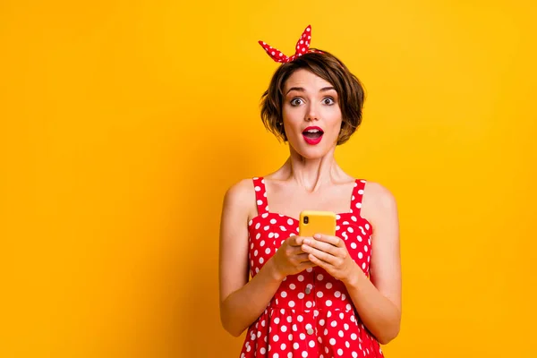 Portrait excited astonished girl use cellphone get incredible social network notification impressed scream wow omg wear red polka-dot retro skirt isolated bright shine color background — 스톡 사진