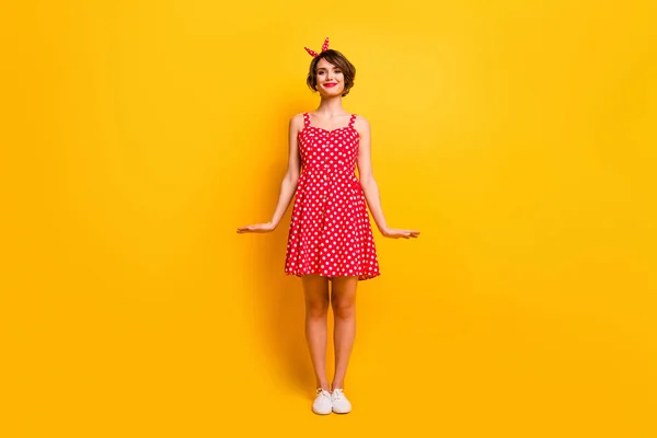 Foto em tamanho completo de encantadora menina agradável desfrutar de primavera tempo livre andar sentir conteúdo desgaste estilo retro polka-dot roupas calçado isolado sobre brilho cor fundo — Fotografia de Stock