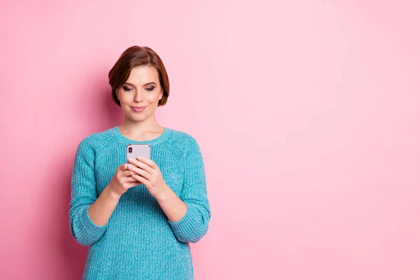 Portrait of her she nice attractive lovely pretty focused cheerful cheery brown-haired girl using new device modern technology isolated over pink pastel color background — Stock Photo, Image