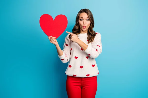 Portrait of her she nice attractive lovely pretty cute amazed cheerful cheery glad girl holding in hand presenting heart congrats greetings isolated on bright vivid shine vibrant blue color background — Stock Photo, Image