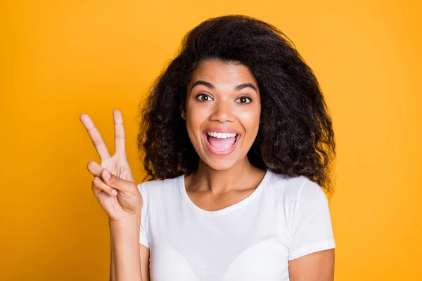 Close up photo of cheerful positive nice cute emotional girlfriend showing v-sign shouting with amazement isolated over vivid color background in white t-shirt — 스톡 사진