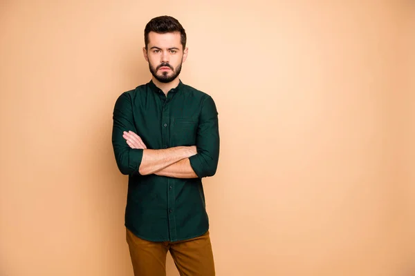 Portrait of focused guy real manager start-up agent cross hands boss ready solve problems wear casual style outfit isolated over pastel color background — Stockfoto