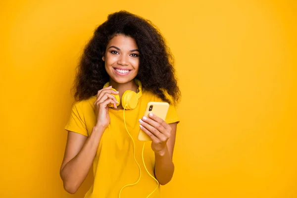 Close-up portrait of her she nice attractive lovely cheerful cheery wavy-haired girl listening new hit soul jazz pop isolated over bright vivid shine vibrant yellow color background — 스톡 사진