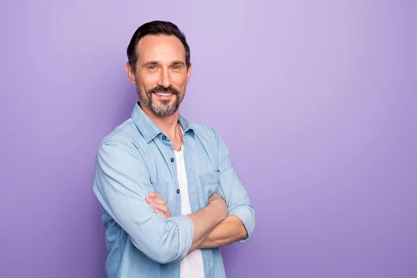 Turned photo of cheerful man feel smart like he expert cross hands wear trendy outfit isolated over violet color background