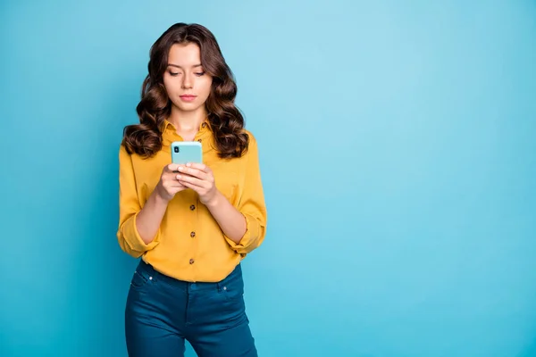 Portrait of her she nice attractive charming pretty focused wavy-haired girl using cell 5g app browsing isolated over bright vivid shine vibrant green blue turquoise color background — ストック写真