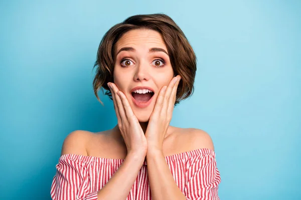 Close-up portrait of her she nice attractive lovely pretty winsome amazed cheerful cheery brown-haired girl great luck news isolated over bright vivid shine vibrant blue color background — Stock Photo, Image
