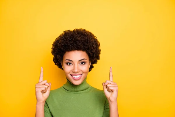 Close up photo of cheerful cute pretty attractive woman pointing up with forefingers smiling toothily isolated vibrant color background — 图库照片