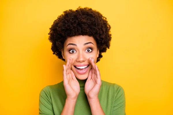 Photo of cheerful positive curly wavy charming brown haired woman screaming good private news to you with excited face expression isolated vivid color background — Stok fotoğraf