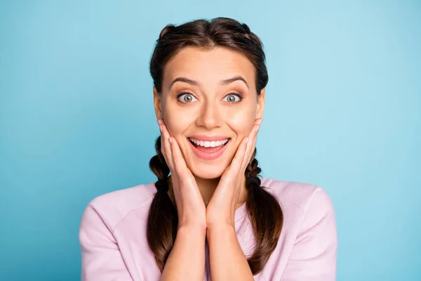 Close-up portrait of her she nice attractive lovable winsome cheerful cheery glad amazed girl emotion expression isolated on bright vivid shine vibrant blue green teal turquoise color background — Stock Photo, Image