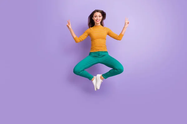 Full length body size view of nice attractive lovely cheerful cheery glad positive girl jumping meditating soul self-development showing v-sign isolated on violet purple lilac pastel color background — Stockfoto