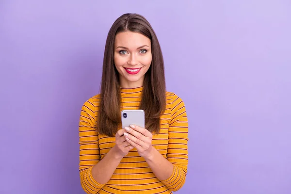 Close-up portrait of her she nice attractive cute lovely charming cheerful cheery girl using cell wi-fi internet online browsing chatting isolated over violet purple lilac blue pastel color background — Zdjęcie stockowe