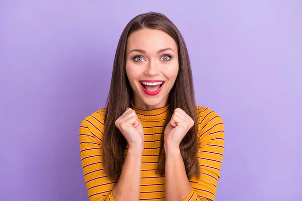 Close-up portrait of her she nice attractive lovely pretty charming cheerful cheery funny addicted girl waiting new gift weekend isolated over violet purple lilac pastel color background — Stockfoto