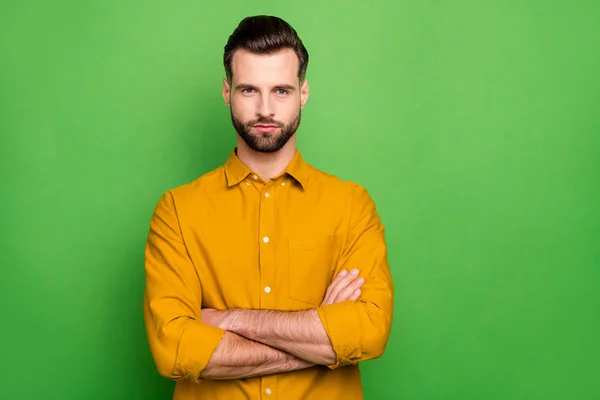 Photo of amazing young business man bossy crossed arms watching colleagues working strict chief formalwear yellow shirt isolated bright green color background — Stockfoto