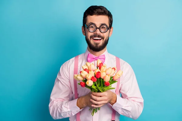 Crazy positive geek guy high school student feel excited about 14-february celebration date with beauty queen girl give her tulips present wear pink shirt isolated blue color background — Stock Photo, Image
