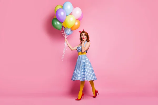 Full size photo crazy astonished girl hear wonderful sales novelty touch hands face scream wow stare hold baloons she get gift wear look elegant outfit stockings isolated pink color background — Φωτογραφία Αρχείου