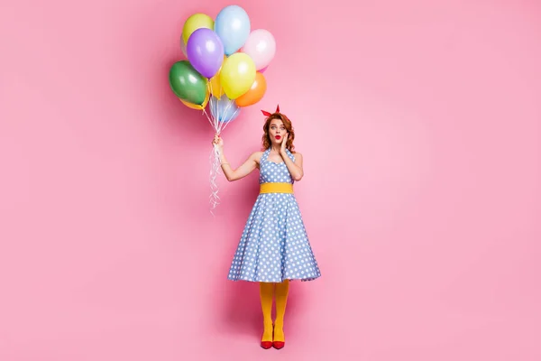 Full size photo of crazy funky lady hold baloons on summer walk hear incredible news scream wow omg wear blue polka-dot yellow stockings red shoes isolated over pink color background — 스톡 사진