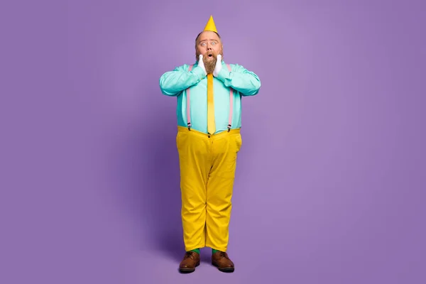Full size photo astonished crazy fat man have anniversary party celebration get wish dream gift stare stupor scream wow omg wear turquoise trousers footwear isolated vivid color background — Stockfoto