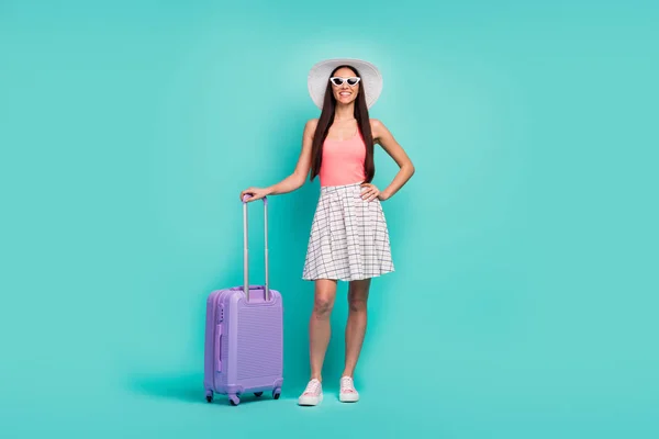 Luxury resort wait me. Full body photo positive cheerful girl ready travel summer weekends hold first-class suitcase wear sunglass sunhat singlet footwear isolated turquoise color background — 스톡 사진