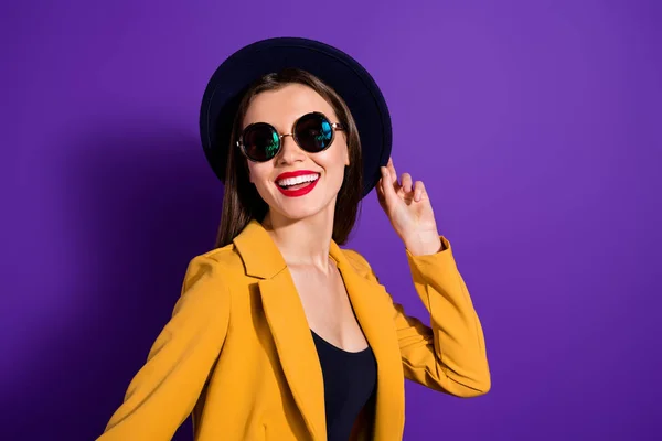 Portrait of cheerful girl enjoy rest relax with her friends touch velvet hat wear trendy vintage clothing isolated over vibrant color background — Stockfoto