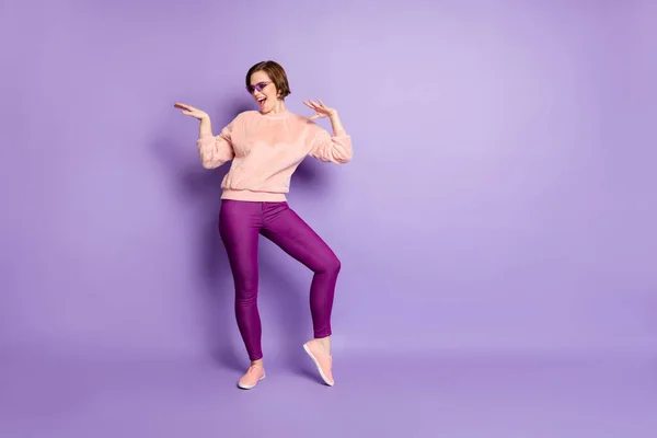 Full length photo of cheerful crazy girl dance in night club feel rejoice emotions cool performer enjoy disco wear stylish modern clothes isolated over violet color background — Stock Fotó