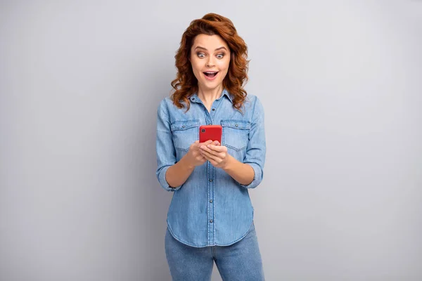 Portrait of astonished crazy addicted woman use smartphone read social media novelty impressed scream wow omg wear stylish outfit isolated over grey color background — Stockfoto