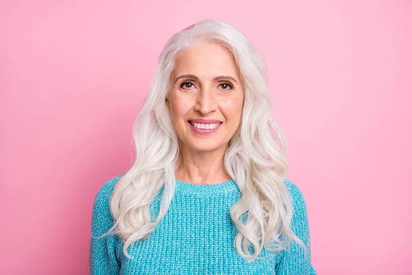 Close up photo of attractive lovely old woman enjoy spring free time rest relax with her family kids grandchildren wear winter pullover isolated over pastel color background — Stock Fotó