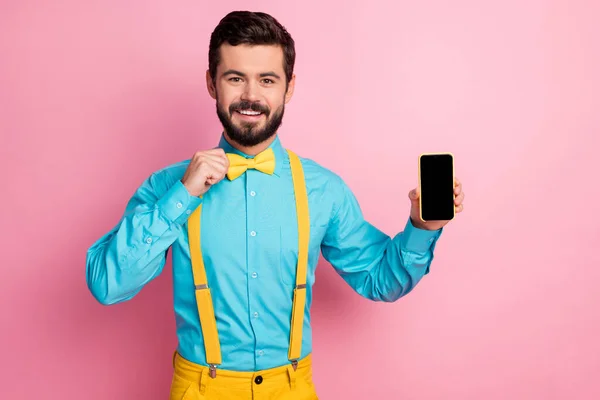 Portrait of his he nice attractive cheerful cheery glad imposing well-dressed bearded guy wearing mint blue shirt demonstrating digital gadget isolated over pastel pink color background — 스톡 사진