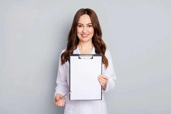 Photo of beautiful family doc intern lady hold patient recept new medicine insurance show place for signing wear white lab coat stetoskop izolowany szary kolor tła — Zdjęcie stockowe