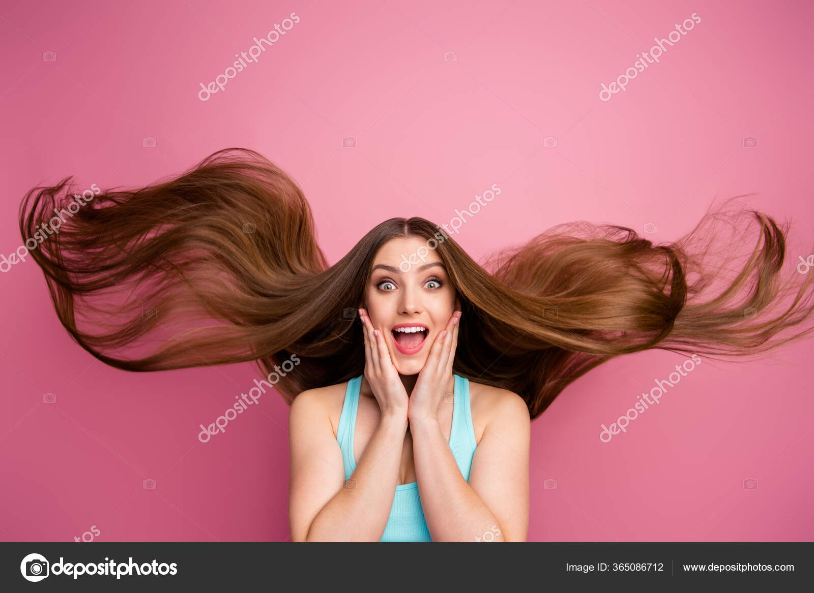 Retrato De Uma Menina Muito Triste Com Cabelo Liso Imagem de Stock - Imagem  de atrativo, bonito: 186040627