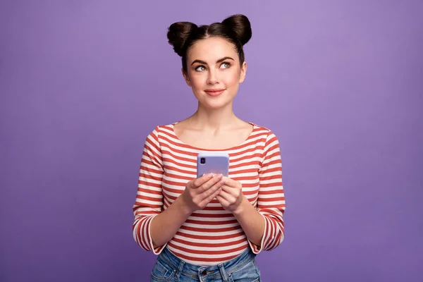 Photo of funny pretty lady hold telephone hands blogger look dreamy up empty space wait inspiration wear white red casual striped shirt isolated purple pastel color background — Zdjęcie stockowe