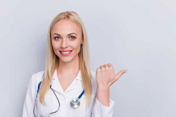 Close-up portrait of her she nice attractive pretty cheerful cheery confident girl medic demonstrating advice advertisement advert new novelty solution isolated on grey pastel color background — Stock Photo, Image