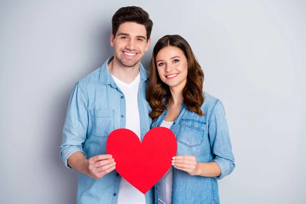 Photo attractive charming lady handsome guy demonstrating per paper heart figure big postcard symbolizing love wear casual denim shirts outfit isolated grey color background — Stock Photo, Image
